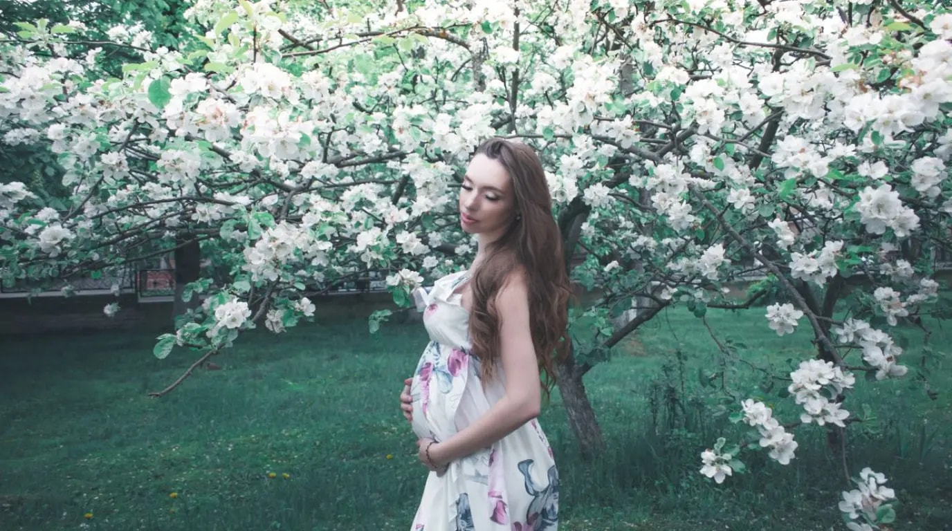 Maternity-Friendly Dresses That Make Getting Dressed Feel Easier